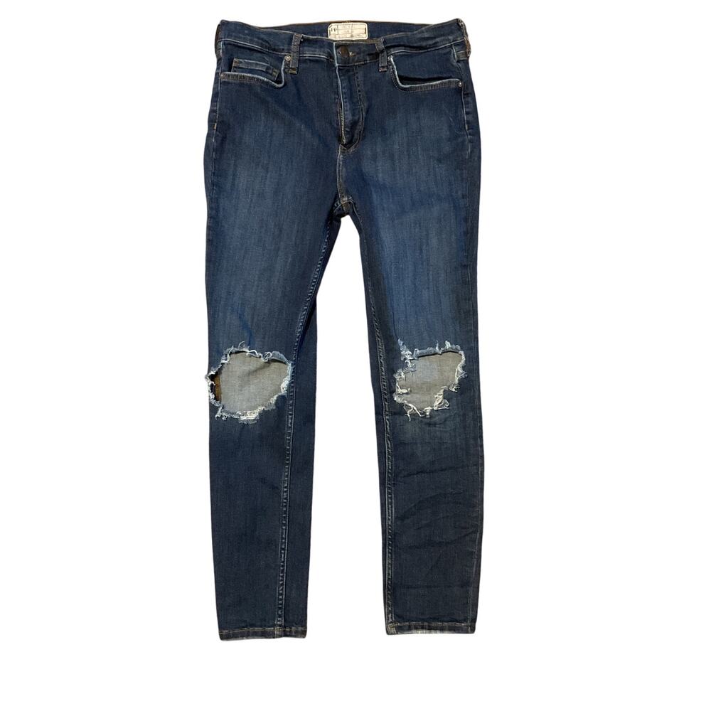 Free People Distressed Skinny Jean. Dark Wash. Size 30